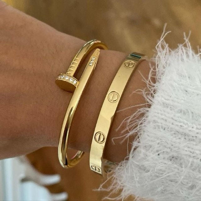 Conjunto de dois Braceletes Cart Clássico e Prego Cravejado | Semijoia