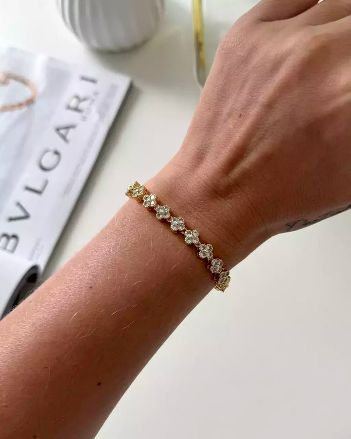 Pulseira Trevo Cravejada em Zircônias