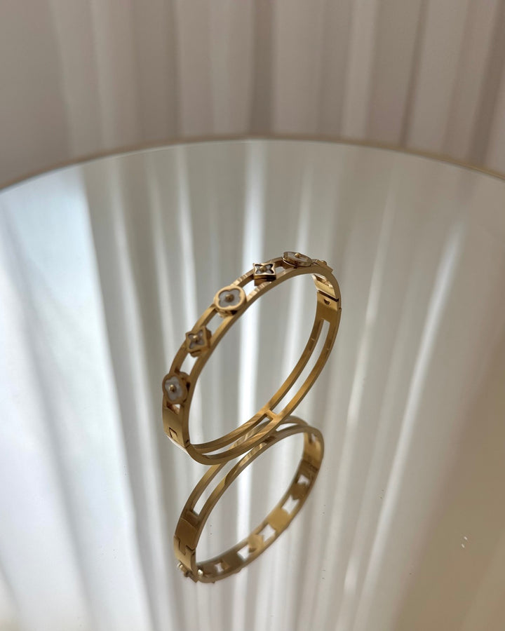 Bracelete LV Flor Madrepérola