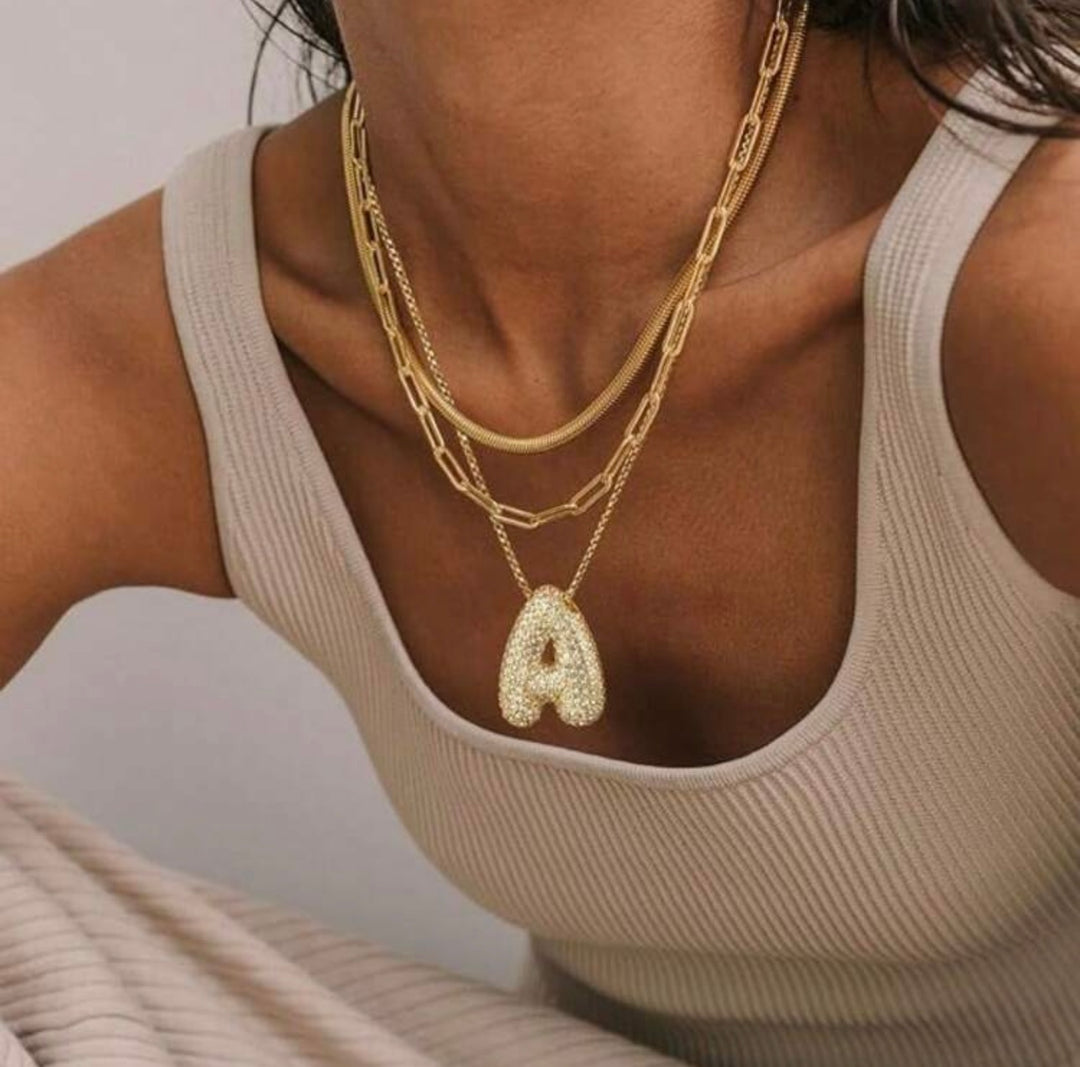 Colar Hailey Bieber Pingente Letra