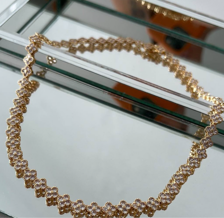 Conjunto Colar e Pulseira de Trevos Dourados em Zircônias