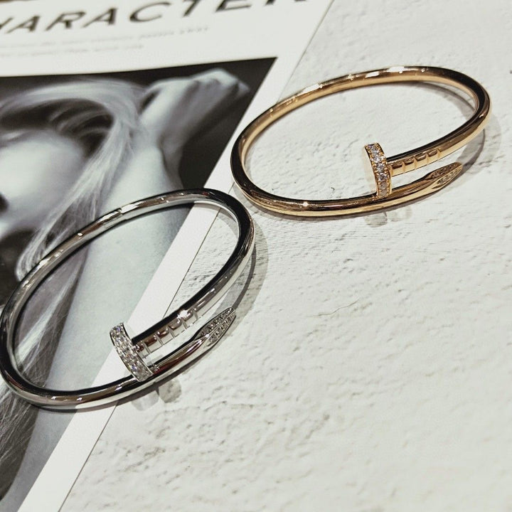 Bracelete Prego Ponta Cravejada Banhado a Ouro 18k