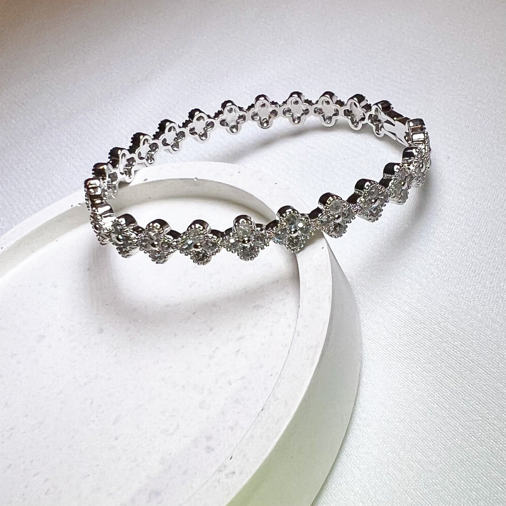 Bracelete Toda em Trevo Cravejado