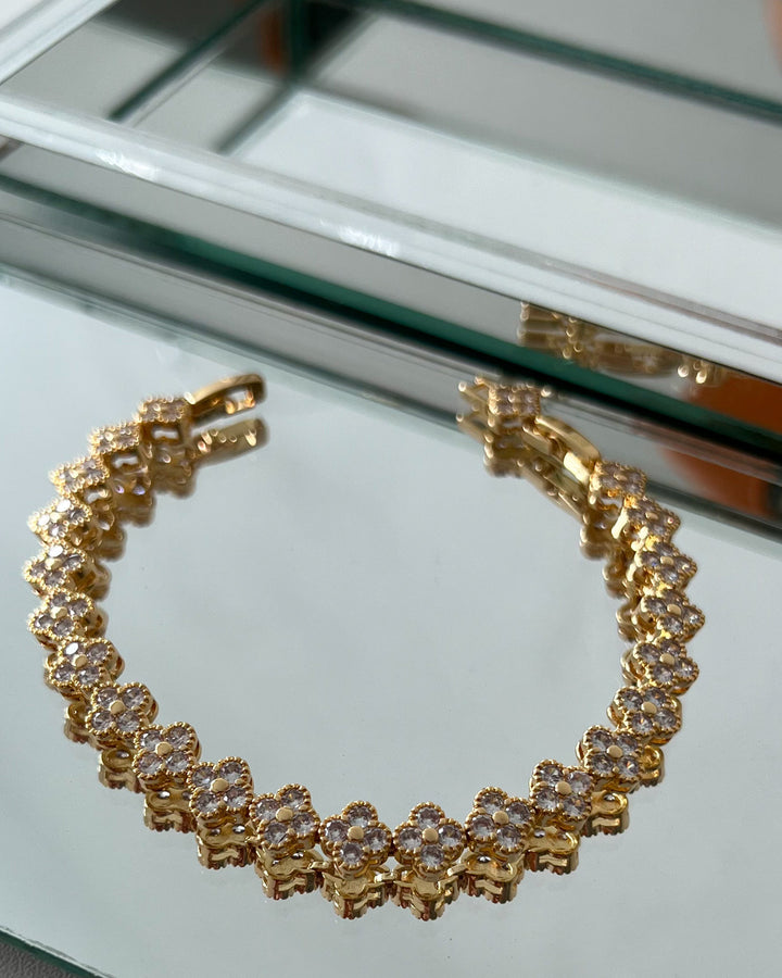Conjunto Colar e Pulseira de Trevos Dourados em Zircônias