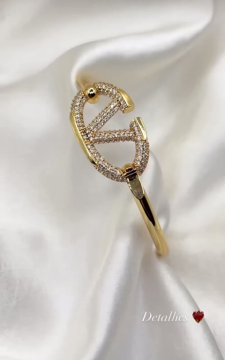 Bracelete Inspiração Valentino Cravejado Banhado a Ouro 18k